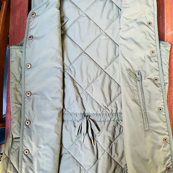 Duluth Trading Co: Quilted Vest and Long Sleeve Shirt Combo - Picture 3 of 7